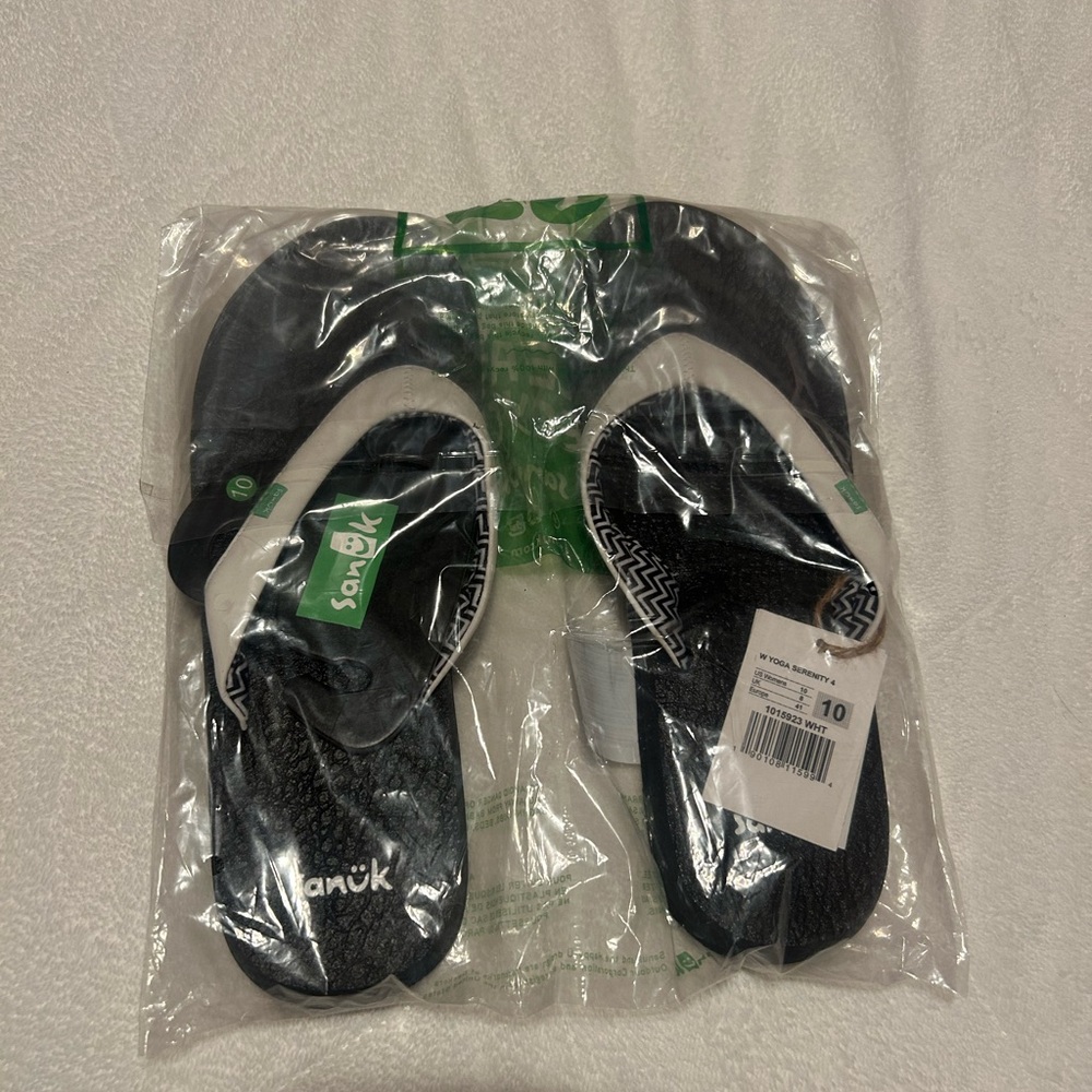 Sanuk Black and White Flip Flops